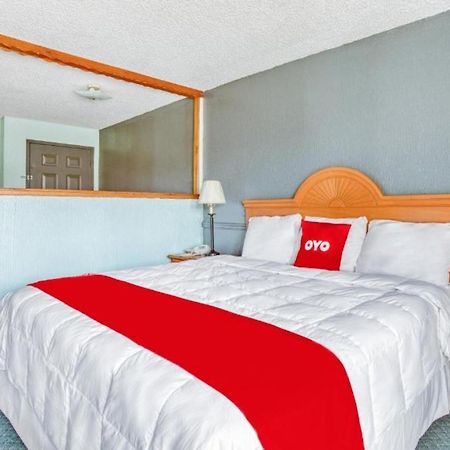 Oyo Townhouse Tulsa Woodland Hills Hotel Bagian luar foto