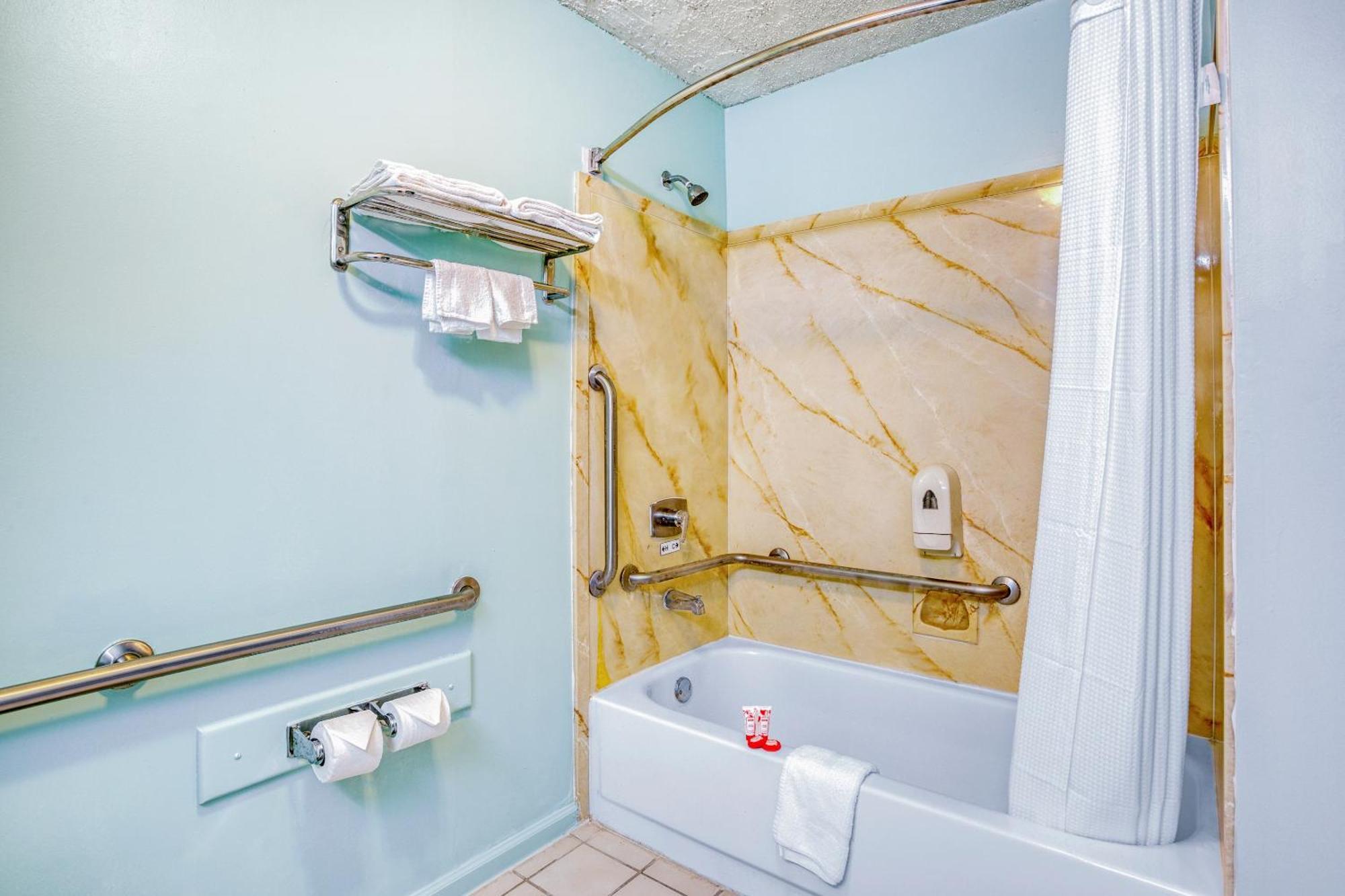 Oyo Townhouse Tulsa Woodland Hills Hotel Bagian luar foto