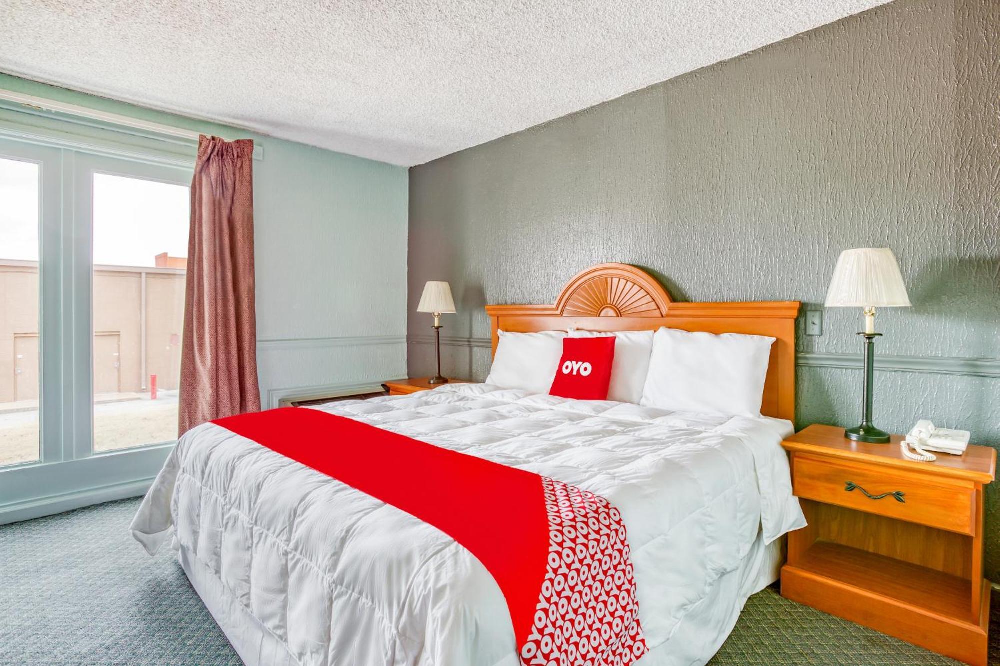 Oyo Townhouse Tulsa Woodland Hills Hotel Bagian luar foto