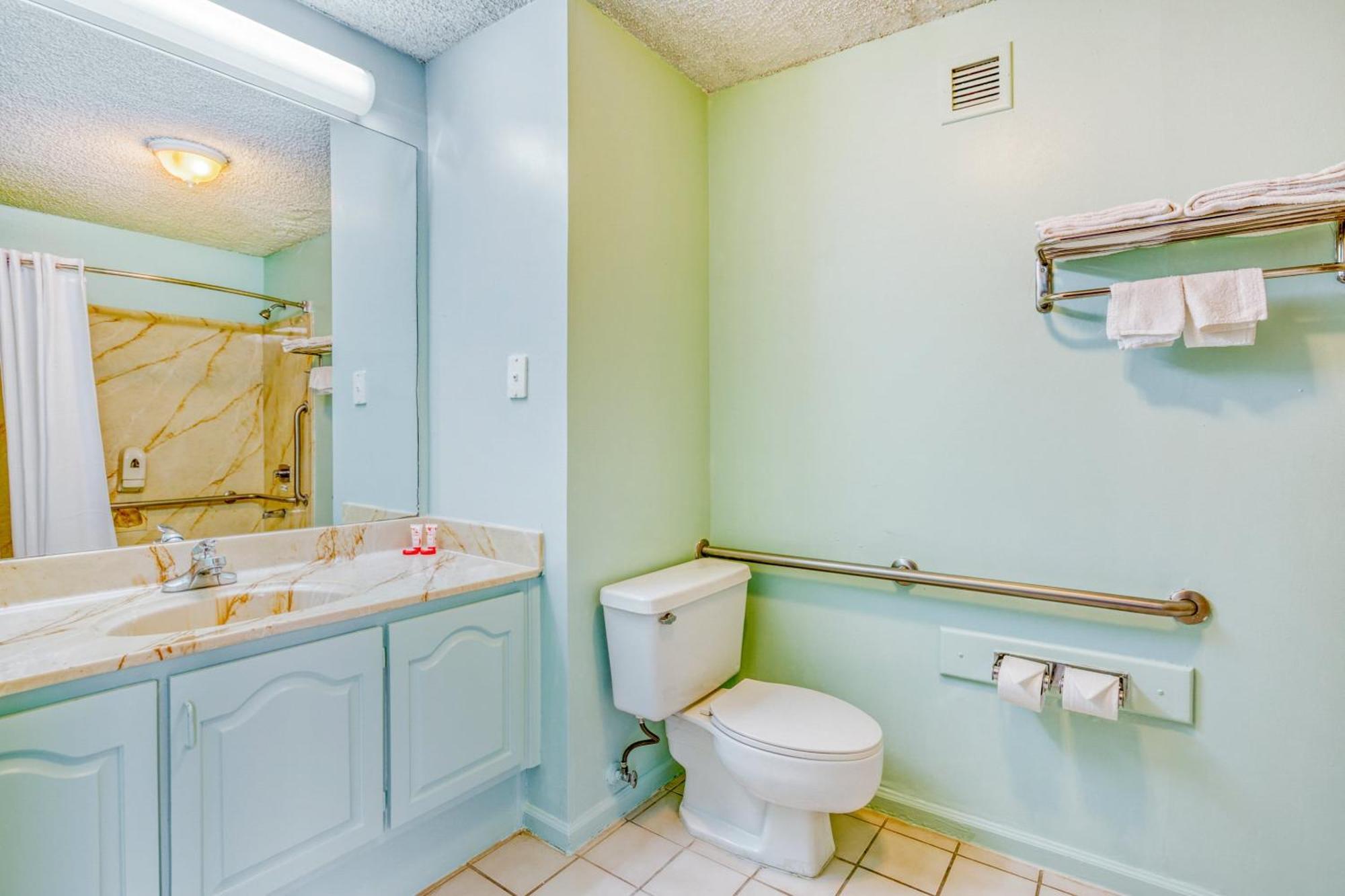 Oyo Townhouse Tulsa Woodland Hills Hotel Bagian luar foto