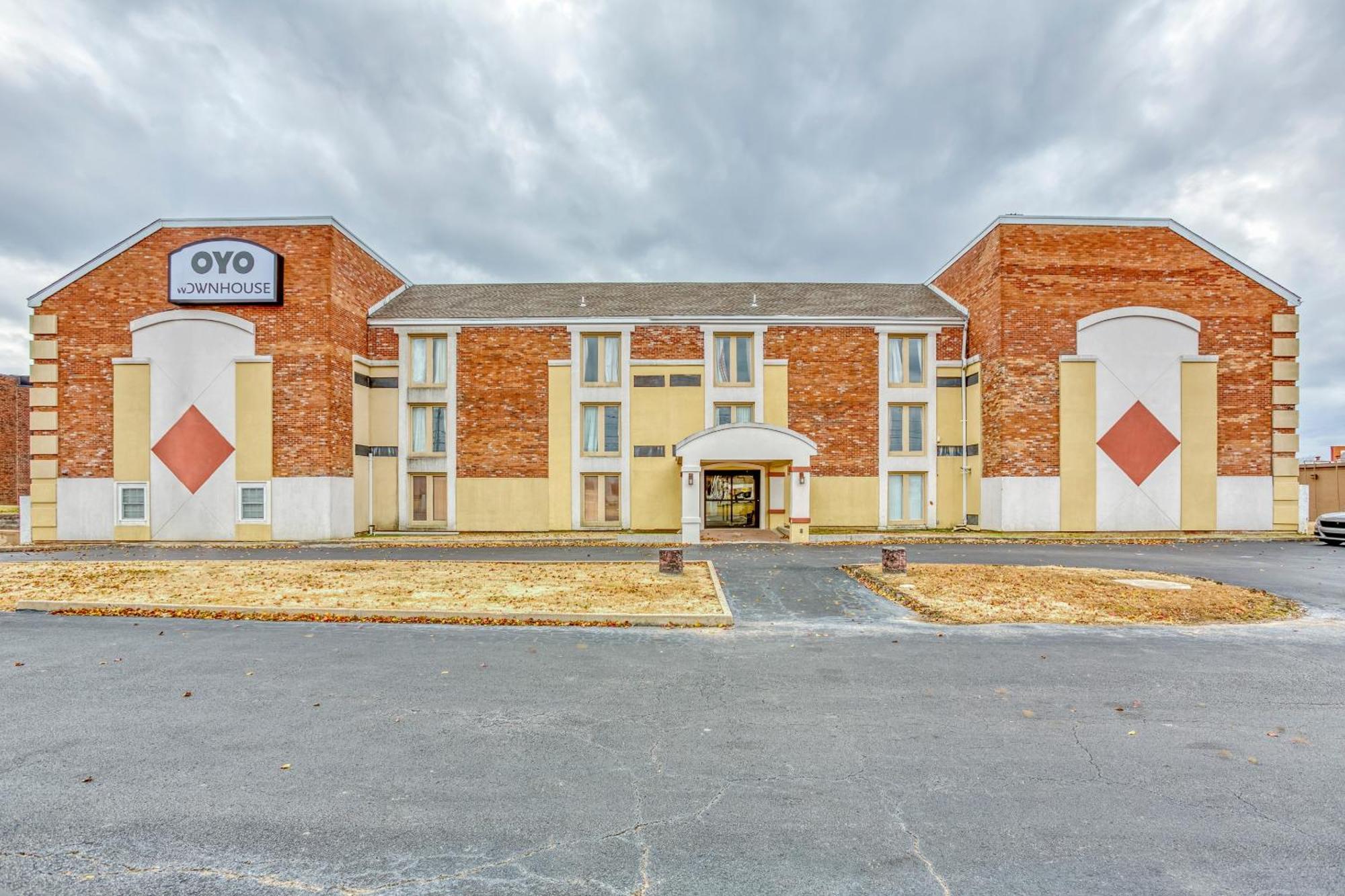 Oyo Townhouse Tulsa Woodland Hills Hotel Bagian luar foto