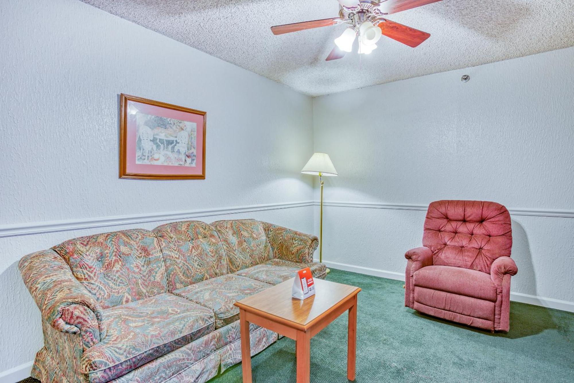 Oyo Townhouse Tulsa Woodland Hills Hotel Bagian luar foto
